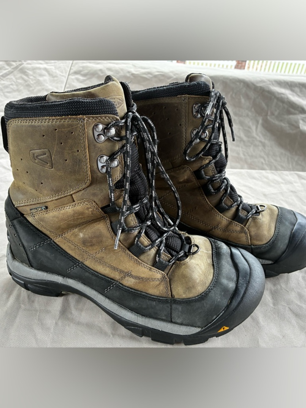 Keen Men's Brown and Black Waterproof Hiking Boots size 11